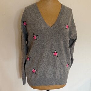 Chino & Parker XS Gray V-Neck wool Sweater with Pink Star Accents great cond